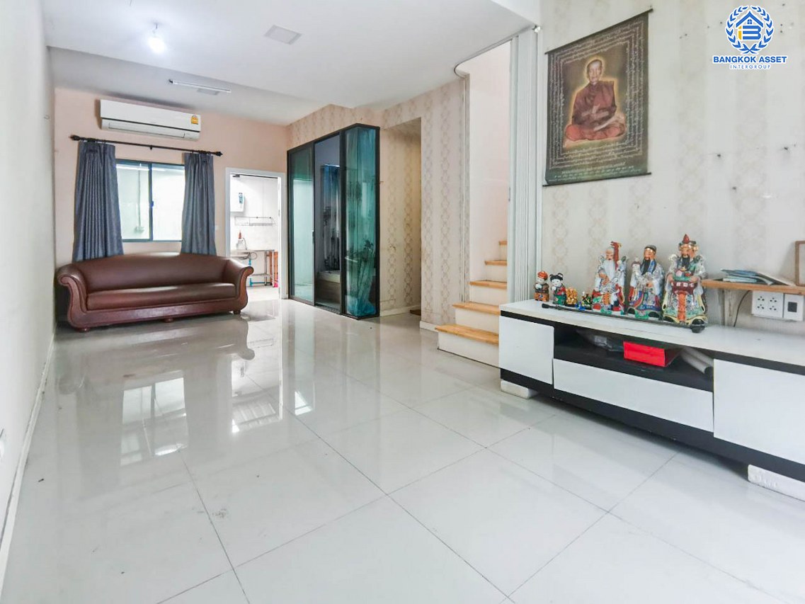 *****ทาวน์เฮ้าส์มือสองกรุงเทพมหานคร โครงการ พฤกษาวิลล์85 เลียบคลองทวีวัฒนา เนื้อที่เกือบ 19 ตร.ว. ฟังก์ชัน 3 ห้องนอน 2 ห้องน้ำ 1 ที่จอดรถ บ้านสภาพพร้อมอยู่ บนทำเลเดินทางสะดวก เชื่อมต่อถนนพุทธมณฑลสาย3 และสาย2 ใกล้รถไฟฟ้าสายสีน้ำเงิน "สถานีหลักสอง"