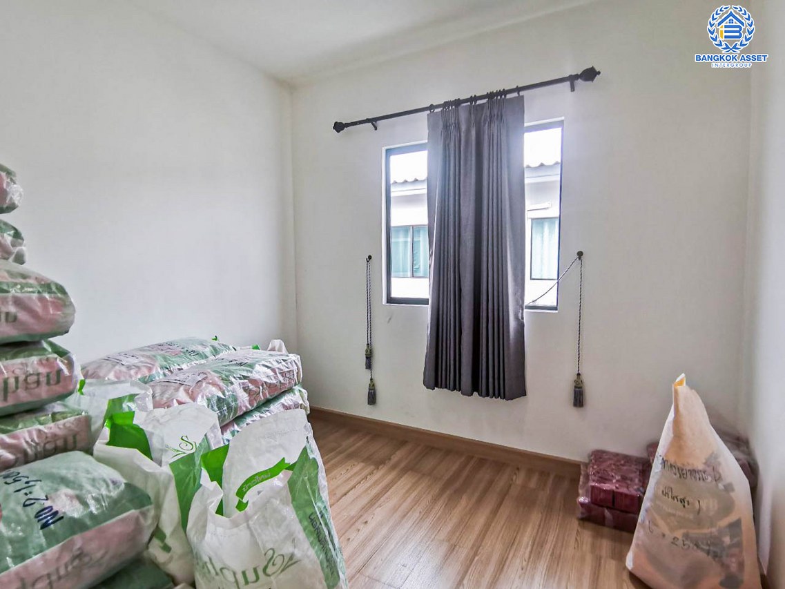 *****ทาวน์เฮ้าส์มือสองกรุงเทพมหานคร โครงการ พฤกษาวิลล์85 เลียบคลองทวีวัฒนา เนื้อที่เกือบ 19 ตร.ว. ฟังก์ชัน 3 ห้องนอน 2 ห้องน้ำ 1 ที่จอดรถ บ้านสภาพพร้อมอยู่ บนทำเลเดินทางสะดวก เชื่อมต่อถนนพุทธมณฑลสาย3 และสาย2 ใกล้รถไฟฟ้าสายสีน้ำเงิน "สถานีหลักสอง"