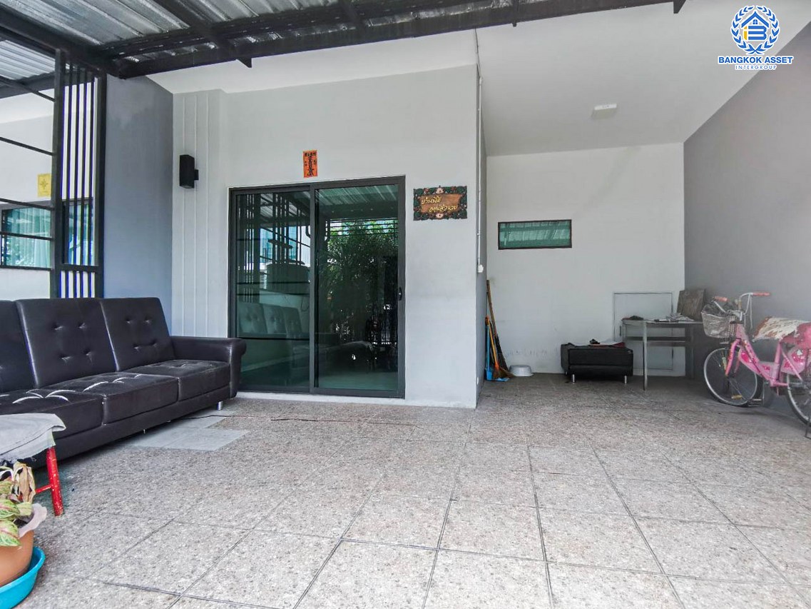 *****ทาวน์เฮ้าส์มือสองกรุงเทพมหานคร โครงการ พฤกษาวิลล์85 เลียบคลองทวีวัฒนา เนื้อที่เกือบ 19 ตร.ว. ฟังก์ชัน 3 ห้องนอน 2 ห้องน้ำ 1 ที่จอดรถ บ้านสภาพพร้อมอยู่ บนทำเลเดินทางสะดวก เชื่อมต่อถนนพุทธมณฑลสาย3 และสาย2 ใกล้รถไฟฟ้าสายสีน้ำเงิน "สถานีหลักสอง"