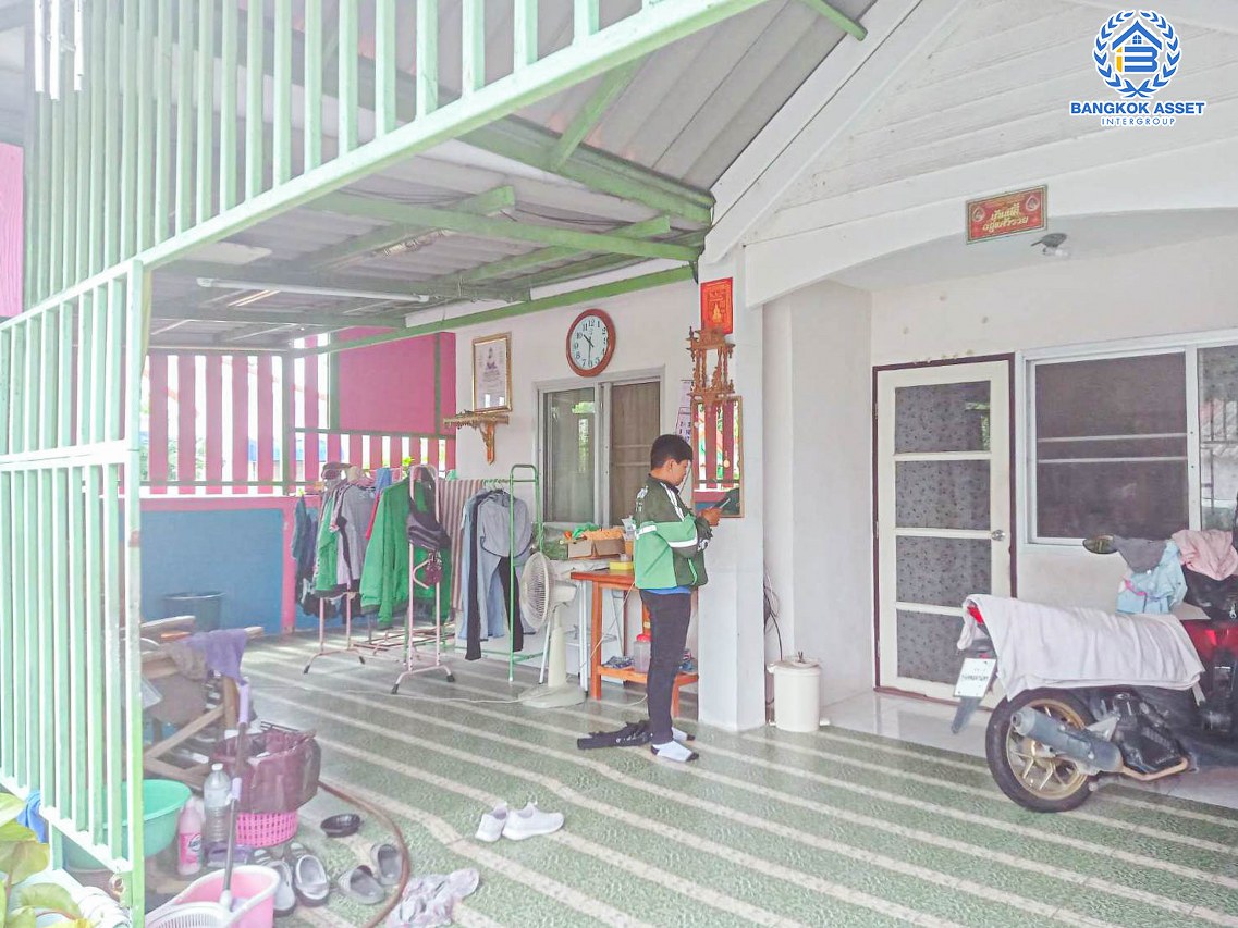 *****ทาวน์เฮ้าส์มือสองนนทบุรี หมู่บ้าน ตะวันงาม กาญจนาภิเษก หลังมุม! เนื้อที่กว้างเกือบ 24 ตร.ว. ฟังก์ชัน 2 ห้องนอน 1 ห้องน้ำ 1 ที่จอดรถ บนทำเลแห่งการเดินทาง เชื่อมต่อถนนบางกรวย-ไทรน้อย, ถนนกาญจนาภิเษก ใกล้ทางด่วน "ศรีรัช" ในราคาถูกสุดในย่านนี้!