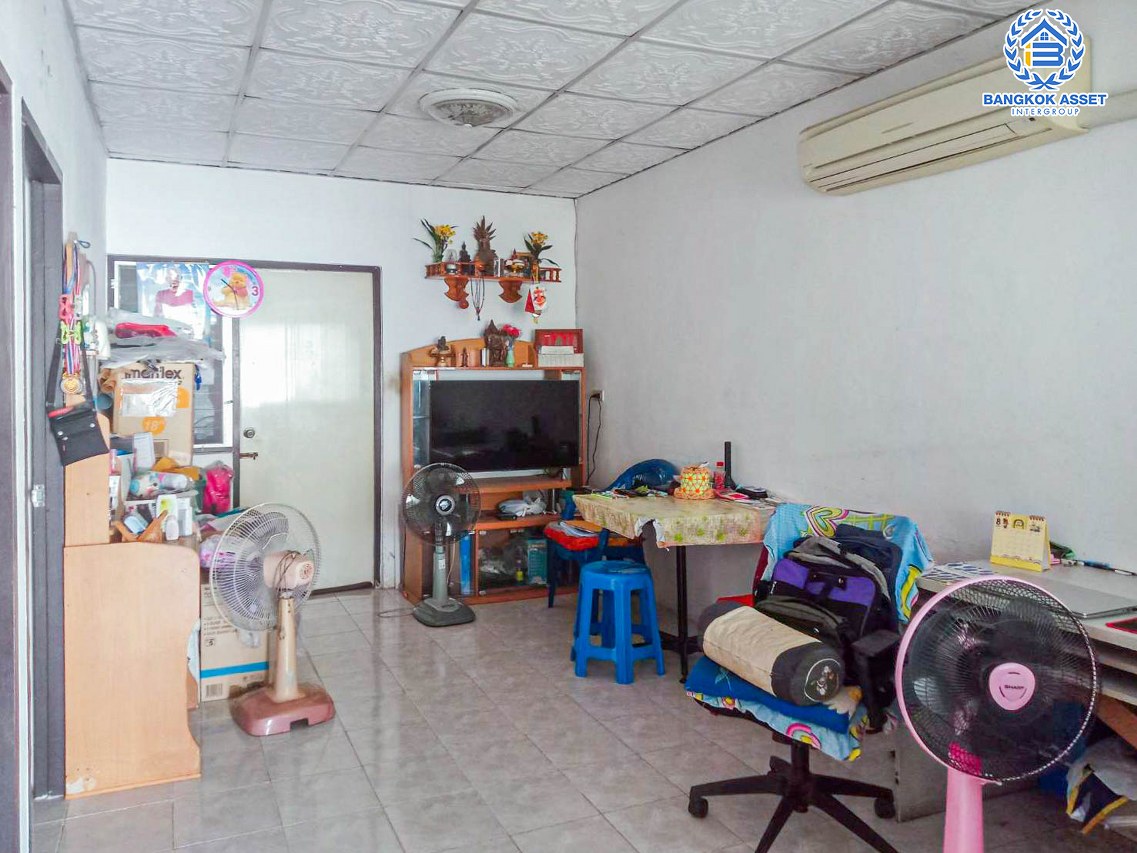 *****ทาวน์เฮ้าส์มือสองนนทบุรี หมู่บ้าน ตะวันงาม กาญจนาภิเษก หลังมุม! เนื้อที่กว้างเกือบ 24 ตร.ว. ฟังก์ชัน 2 ห้องนอน 1 ห้องน้ำ 1 ที่จอดรถ บนทำเลแห่งการเดินทาง เชื่อมต่อถนนบางกรวย-ไทรน้อย, ถนนกาญจนาภิเษก ใกล้ทางด่วน "ศรีรัช" ในราคาถูกสุดในย่านนี้!