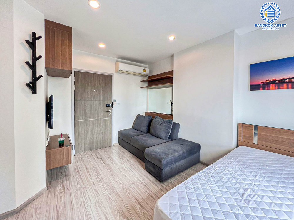 คอนโดมิเนียมมือสอง โครงการ IDEO MOBI บางซื่อ พื้นที่ใช้สอยกว้าง 21.99 ตร.ม. ฟังก์ชัน 1 ห้องนอน 1 ห้องน้ำ 1 ที่จอดรถ ห้องมุมสภาพใหม่ ฟรี! เฟอร์นิเจอร์ พร้อมเข้าอยู่ บนทำเลดี เชื่อมต่อถนนประชาชื่น ถนนประชาราษฎร์สาย2 ใกล้รถไฟฟ้าสายสีม่วง "สถานีเตาปูน" และจุดขึ้นทางด่วน "ศรีรัช"