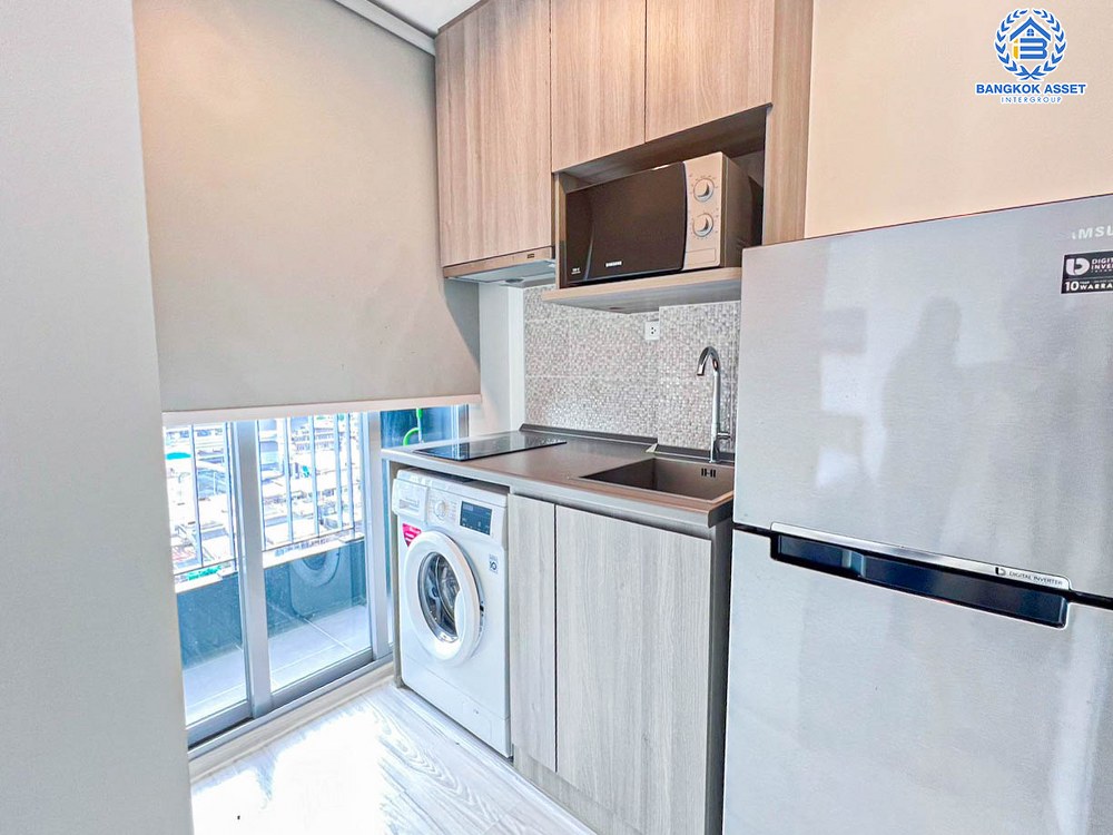 คอนโดมิเนียมมือสอง โครงการ IDEO MOBI บางซื่อ พื้นที่ใช้สอยกว้าง 21.99 ตร.ม. ฟังก์ชัน 1 ห้องนอน 1 ห้องน้ำ 1 ที่จอดรถ ห้องมุมสภาพใหม่ ฟรี! เฟอร์นิเจอร์ พร้อมเข้าอยู่ บนทำเลดี เชื่อมต่อถนนประชาชื่น ถนนประชาราษฎร์สาย2 ใกล้รถไฟฟ้าสายสีม่วง "สถานีเตาปูน" และจุดขึ้นทางด่วน "ศรีรัช"