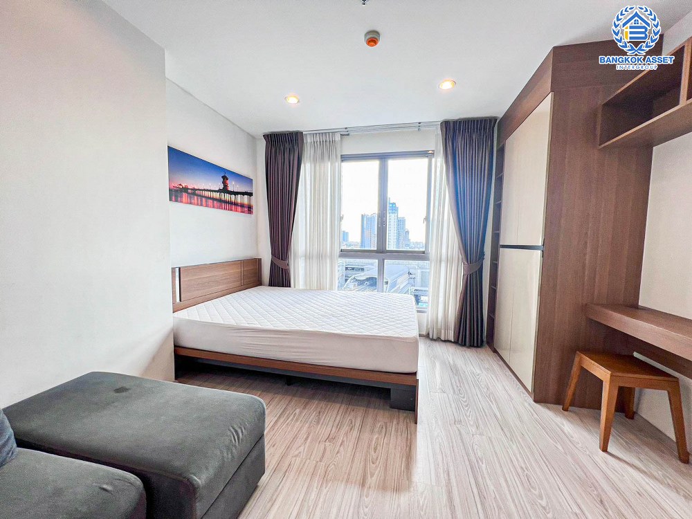 คอนโดมิเนียมมือสอง โครงการ IDEO MOBI บางซื่อ พื้นที่ใช้สอยกว้าง 21.99 ตร.ม. ฟังก์ชัน 1 ห้องนอน 1 ห้องน้ำ 1 ที่จอดรถ ห้องมุมสภาพใหม่ ฟรี! เฟอร์นิเจอร์ พร้อมเข้าอยู่ บนทำเลดี เชื่อมต่อถนนประชาชื่น ถนนประชาราษฎร์สาย2 ใกล้รถไฟฟ้าสายสีม่วง "สถานีเตาปูน" และจุดขึ้นทางด่วน "ศรีรัช"