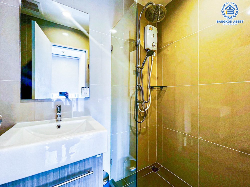 คอนโดมิเนียมมือสอง โครงการ IDEO MOBI บางซื่อ พื้นที่ใช้สอยกว้าง 21.99 ตร.ม. ฟังก์ชัน 1 ห้องนอน 1 ห้องน้ำ 1 ที่จอดรถ ห้องมุมสภาพใหม่ ฟรี! เฟอร์นิเจอร์ พร้อมเข้าอยู่ บนทำเลดี เชื่อมต่อถนนประชาชื่น ถนนประชาราษฎร์สาย2 ใกล้รถไฟฟ้าสายสีม่วง "สถานีเตาปูน" และจุดขึ้นทางด่วน "ศรีรัช"