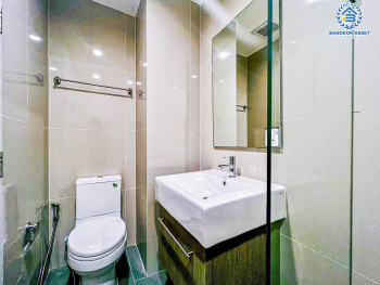 คอนโดมิเนียมมือสอง โครงการ IDEO MOBI บางซื่อ พื้นที่ใช้สอยกว้าง 21.99 ตร.ม. ฟังก์ชัน 1 ห้องนอน 1 ห้องน้ำ 1 ที่จอดรถ ห้องมุมสภาพใหม่ ฟรี! เฟอร์นิเจอร์ พร้อมเข้าอยู่ บนทำเลดี เชื่อมต่อถนนประชาชื่น ถนนประชาราษฎร์สาย2 ใกล้รถไฟฟ้าสายสีม่วง "สถานีเตาปูน" และจุดขึ้นทางด่วน "ศรีรัช"