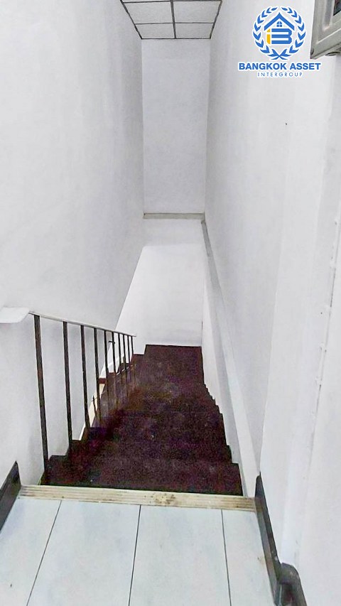 *****ทาวน์เฮ้าส์มือสองกรุงเทพมหานคร หมู่บ้าน เพชรเกษม4 เพชรเกษม เนื้อที่ 16 ตร.ว. ฟังก์ชัน 2 ห้องนอน 1 ห้องน้ำ 1 ที่จอดรถ สภาพดี ทาสีใหม่เรียบร้อย บนทำเลดี เชื่อมต่อถนนพุทธมณฑล สาย3 และสาย2 ใกล้รถไฟฟ้าสายสีน้ำเงิน "สถานีหลักสอง" จองเลย!