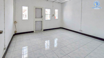 *****ทาวน์เฮ้าส์มือสองกรุงเทพมหานคร หมู่บ้าน เพชรเกษม4 เพชรเกษม เนื้อที่ 16 ตร.ว. ฟังก์ชัน 2 ห้องนอน 1 ห้องน้ำ 1 ที่จอดรถ สภาพดี ทาสีใหม่เรียบร้อย บนทำเลดี เชื่อมต่อถนนพุทธมณฑล สาย3 และสาย2 ใกล้รถไฟฟ้าสายสีน้ำเงิน "สถานีหลักสอง" จองเลย!