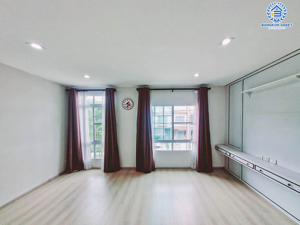 *****ทาวน์เฮ้าส์มือสอง โครงการ อินดี้ บางใหญ่2 หลังมุม บนเนื้อที่ 25.90 ตร.ว. ฟังก์ชัน 2 ห้องนอน 3 ห้องน้ำ 2 ที่จอดรถ แต่งสวยสไตล์โมเดิร์น ภายในสภาพดี เพร้อมเข้าอยู่ เชื่อมต่อถนนกาญจนาภิเษก ถนนรัตนาธิเบศร์ ใกล้เซ็นทรัลเวสต์เกต และรถไฟฟ้าสายสีม่วง "สถานีตลาดบางใหญ่"