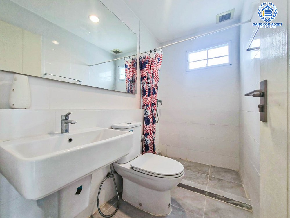 *****ทาวน์เฮ้าส์มือสอง โครงการ อินดี้ บางใหญ่2 หลังมุม บนเนื้อที่ 25.90 ตร.ว. ฟังก์ชัน 2 ห้องนอน 3 ห้องน้ำ 2 ที่จอดรถ แต่งสวยสไตล์โมเดิร์น ภายในสภาพดี เพร้อมเข้าอยู่ เชื่อมต่อถนนกาญจนาภิเษก ถนนรัตนาธิเบศร์ ใกล้เซ็นทรัลเวสต์เกต และรถไฟฟ้าสายสีม่วง "สถานีตลาดบางใหญ่"