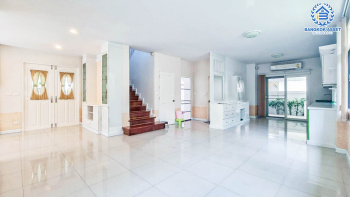 *****บ้านเดี่ยวมือสองนนทบุรี โครงการ เพอร์เฟคมาสเตอร์พีช รัตนาธิเบศร์ หลังมุม! เนื้อที่กว้างขวางถึง 106.7 ตร.ว. ฟังก์ชัน 5 ห้องนอน 5 ห้องน้ำ 2 ที่จอดรถ บ้านสภาพสวย พร้อมอยู่ บนทำเลใกล้รถไฟฟ้าสายสีม่วง "สถานีไทรม้า" เพียง 6 นาทีเท่านั้น เชื่อมต่อ ถนนรัตนาธิเบศร์ ใกล้จุดขึ้นทางด่วน "งามวงศ์วาน"