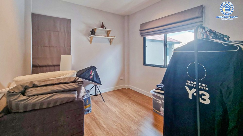 *****บ้านเดี่ยวมือสอง โครงการ เวนิว พระราม9 เนื้อที่กว้าง 50 ตร.ว. ฟังก์ชัน 3 ห้องนอน 3 ห้องน้ำ 2 ที่จอดรถ ภายในสภาพดีเยี่ยม พร้อมอยู่ ขายถูกสุดในโครงการ โครงการบนทำเลกรุงเทพถนนตัดใหม่  เชื่อมต่อถนนศรีนครินทร์-ร่มเกล้า ใกล้รถไฟฟ้าสายสีเหลือง "สถานีศรีกรีฑา" และจุดขึ้นทางหลวงพิเศษหมายเลข9