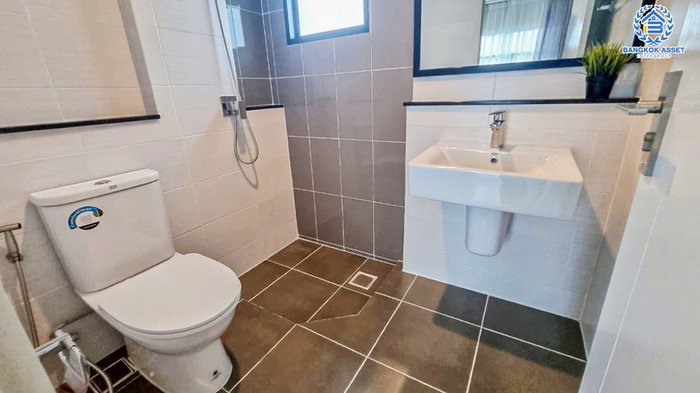 *****บ้านเดี่ยวมือสอง โครงการ เวนิว พระราม9 เนื้อที่กว้าง 50 ตร.ว. ฟังก์ชัน 3 ห้องนอน 3 ห้องน้ำ 2 ที่จอดรถ ภายในสภาพดีเยี่ยม พร้อมอยู่ ขายถูกสุดในโครงการ โครงการบนทำเลกรุงเทพถนนตัดใหม่  เชื่อมต่อถนนศรีนครินทร์-ร่มเกล้า ใกล้รถไฟฟ้าสายสีเหลือง "สถานีศรีกรีฑา" และจุดขึ้นทางหลวงพิเศษหมายเลข9