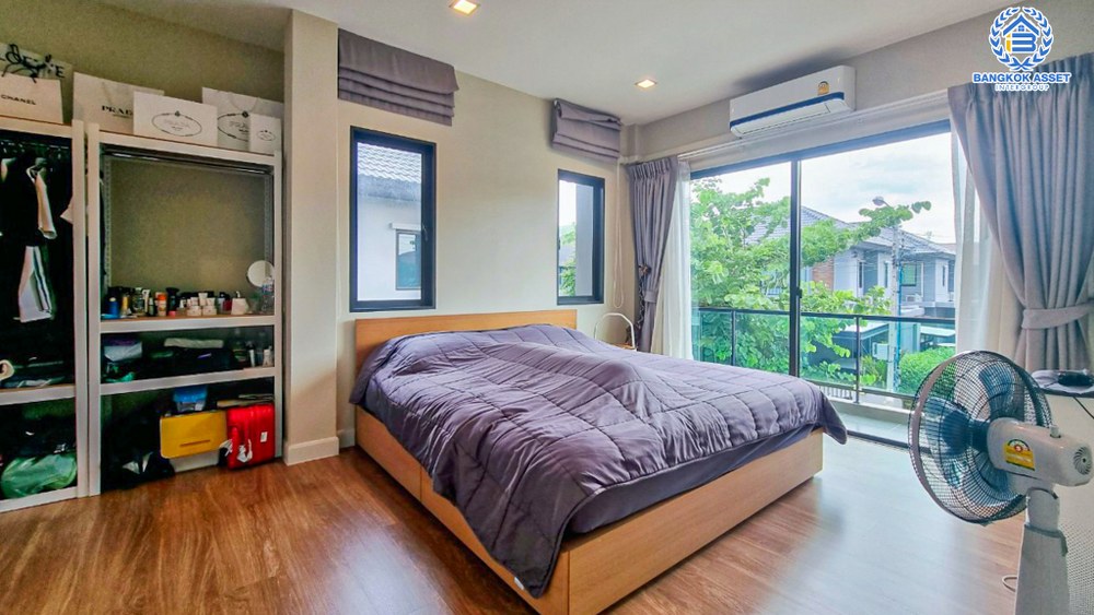 *****บ้านเดี่ยวมือสอง โครงการ เวนิว พระราม9 เนื้อที่กว้าง 50 ตร.ว. ฟังก์ชัน 3 ห้องนอน 3 ห้องน้ำ 2 ที่จอดรถ ภายในสภาพดีเยี่ยม พร้อมอยู่ ขายถูกสุดในโครงการ โครงการบนทำเลกรุงเทพถนนตัดใหม่  เชื่อมต่อถนนศรีนครินทร์-ร่มเกล้า ใกล้รถไฟฟ้าสายสีเหลือง "สถานีศรีกรีฑา" และจุดขึ้นทางหลวงพิเศษหมายเลข9