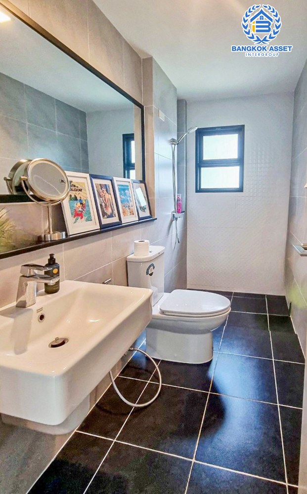 *****บ้านเดี่ยวมือสอง โครงการ เวนิว พระราม9 เนื้อที่กว้าง 50 ตร.ว. ฟังก์ชัน 3 ห้องนอน 3 ห้องน้ำ 2 ที่จอดรถ ภายในสภาพดีเยี่ยม พร้อมอยู่ ขายถูกสุดในโครงการ โครงการบนทำเลกรุงเทพถนนตัดใหม่  เชื่อมต่อถนนศรีนครินทร์-ร่มเกล้า ใกล้รถไฟฟ้าสายสีเหลือง "สถานีศรีกรีฑา" และจุดขึ้นทางหลวงพิเศษหมายเลข9