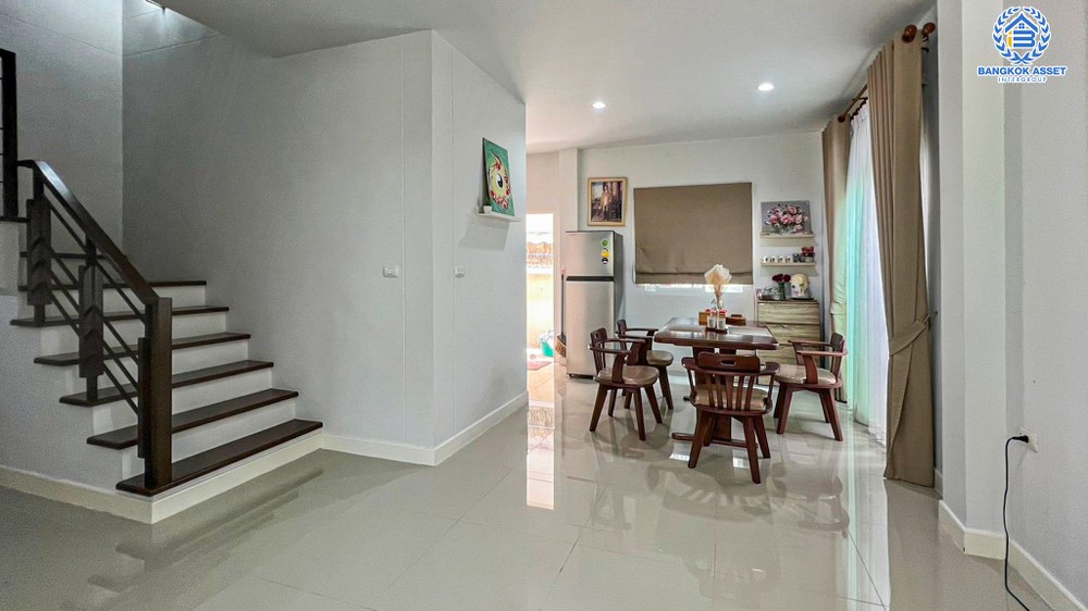 *****ทาวน์เฮ้าส์มือสอง โครงการ นนท์ณิชา บางใหญ่2 เนื้อที่ 32.40 ตร.ว. ฟังก์ชัน 3 ห้องนอน 2 ห้องน้ำ 1 ที่จอดรถ บ้านสภาพดีเยี่ยม ข้างบ้านมีพื้นที่ โครงการตั้งบนบนทำเลดี เชื่อมต่อถนนกาญจนาภิเษก ถนนรัตนาธิเบศร์ ใกล้รถไฟฟ้าสายสีม่วง "สถานีตลาดบางใหญ่" และทางด่วน "ศรีรัช"