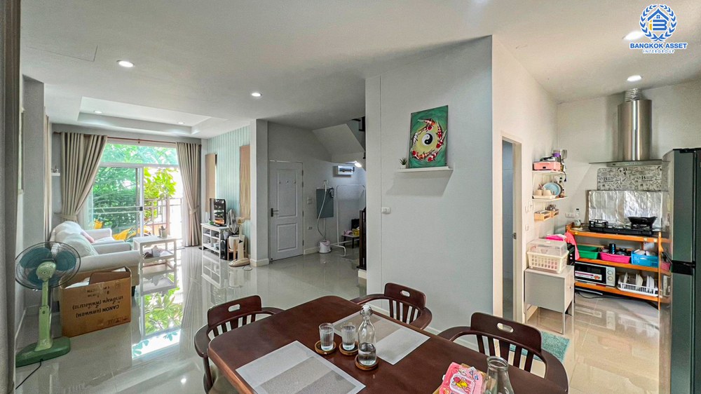 *****ทาวน์เฮ้าส์มือสอง โครงการ นนท์ณิชา บางใหญ่2 เนื้อที่ 32.40 ตร.ว. ฟังก์ชัน 3 ห้องนอน 2 ห้องน้ำ 1 ที่จอดรถ บ้านสภาพดีเยี่ยม ข้างบ้านมีพื้นที่ โครงการตั้งบนบนทำเลดี เชื่อมต่อถนนกาญจนาภิเษก ถนนรัตนาธิเบศร์ ใกล้รถไฟฟ้าสายสีม่วง "สถานีตลาดบางใหญ่" และทางด่วน "ศรีรัช"