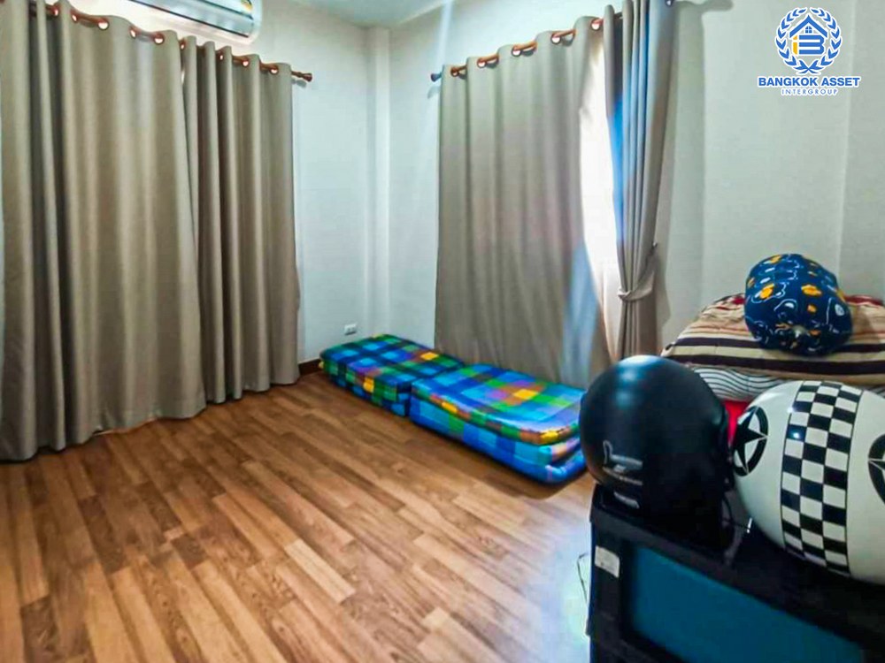 *****ทาวน์เฮ้าส์มือสอง โครงการ นนท์ณิชา บางใหญ่2 เนื้อที่ 32.40 ตร.ว. ฟังก์ชัน 3 ห้องนอน 2 ห้องน้ำ 1 ที่จอดรถ บ้านสภาพดีเยี่ยม ข้างบ้านมีพื้นที่ โครงการตั้งบนบนทำเลดี เชื่อมต่อถนนกาญจนาภิเษก ถนนรัตนาธิเบศร์ ใกล้รถไฟฟ้าสายสีม่วง "สถานีตลาดบางใหญ่" และทางด่วน "ศรีรัช"