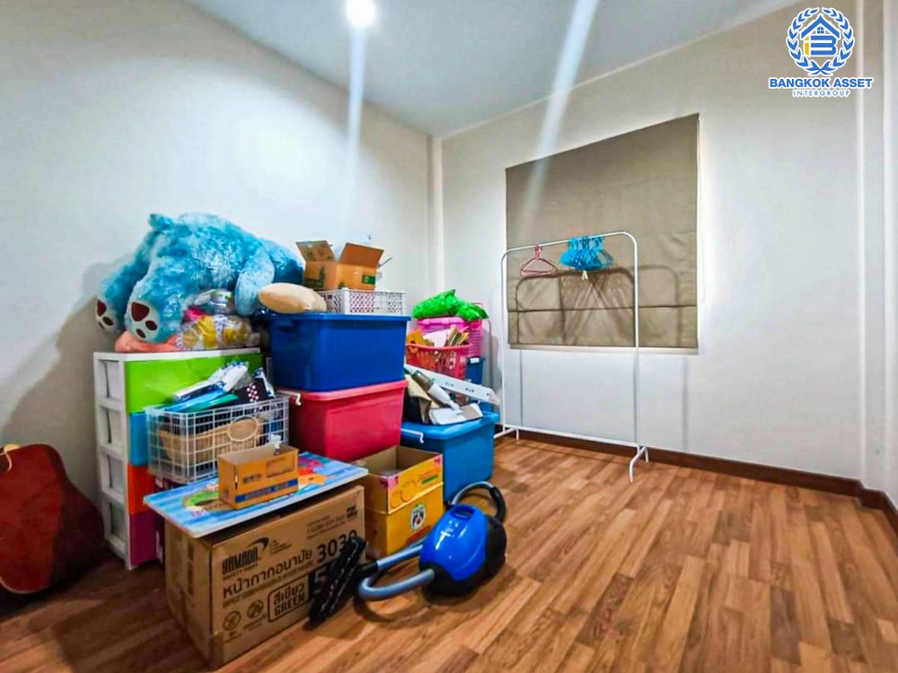 *****ทาวน์เฮ้าส์มือสอง โครงการ นนท์ณิชา บางใหญ่2 เนื้อที่ 32.40 ตร.ว. ฟังก์ชัน 3 ห้องนอน 2 ห้องน้ำ 1 ที่จอดรถ บ้านสภาพดีเยี่ยม ข้างบ้านมีพื้นที่ โครงการตั้งบนบนทำเลดี เชื่อมต่อถนนกาญจนาภิเษก ถนนรัตนาธิเบศร์ ใกล้รถไฟฟ้าสายสีม่วง "สถานีตลาดบางใหญ่" และทางด่วน "ศรีรัช"