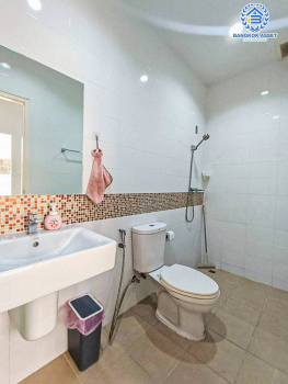 *****ทาวน์เฮ้าส์มือสอง โครงการ นนท์ณิชา บางใหญ่2 เนื้อที่ 32.40 ตร.ว. ฟังก์ชัน 3 ห้องนอน 2 ห้องน้ำ 1 ที่จอดรถ บ้านสภาพดีเยี่ยม ข้างบ้านมีพื้นที่ โครงการตั้งบนบนทำเลดี เชื่อมต่อถนนกาญจนาภิเษก ถนนรัตนาธิเบศร์ ใกล้รถไฟฟ้าสายสีม่วง "สถานีตลาดบางใหญ่" และทางด่วน "ศรีรัช"