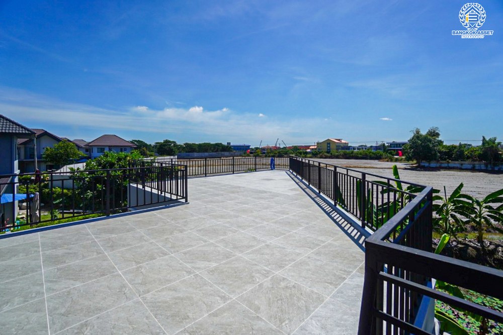 *****บ้านเดี่ยวมือสอง เวนิวโฟลว์ เเจ้งวัฒนะ หลังมุม เนื้อที่ 80.70 ตร.ว. ฟังก์ชัน 4 ห้องนอน 4 ห้องน้ำ 2 ที่จอดรถ ต่อเติมครบ บิ้วท์อินทั้งหลัง พร้อมเข้าอยู่ บนทำเลเดินทางสะดวก เชื่อมต่อถนนราชพฤกษ์ ถนนชัยพฤกษ์ ถนนติวานนท์ ใกล้รถไฟฟ้าสายสีม่วง "สถานีบางรักน้อยท่าอิฐ" และจุดขึ้นทางด่วน "ศรีรัช"