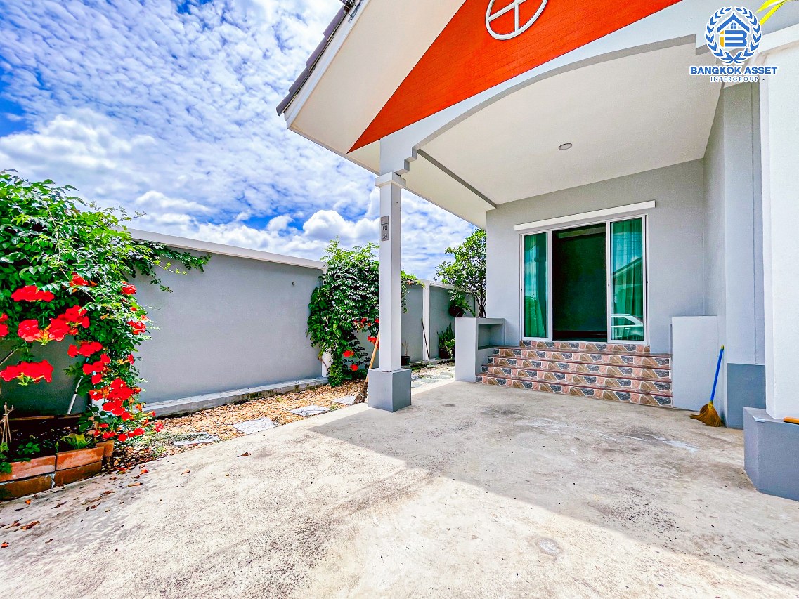 *****บ้านแฝดชั้นเดียวมือสองนนทบุรี โครงการ รติรัตน์ ถนนต้นเชือก-วัดมะสง เนื้อที่กว้าง 35 ตร.ว. ฟังก์ชัน 2 ห้องนอน 2 ห้องน้ำ 1 ที่จอดรถ แถมฟรี! 3 เครื่องปรับอากาศ 1 เครื่องทำน้ำอุ่น บนทำเลแห่งการเดินทาง ใกล้รถไฟฟ้าสายสีม่วง "สถานีคลองบางไผ่" ในราคาถูก