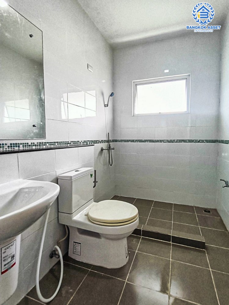 *****บ้านเดี่ยวมือสอง โครงการ เพอร์เฟคพาร์ค วัดพระนอน หลังมุม เนื้อที่ 50.30 ตร.ว. ฟังก์ชัน 3 ห้องนอน 2 ห้องน้ำ 2 ที่จอดรถ บรรยากาศดีมากบ้านอยู่โซนอยู่หน้าสวน ใกล้ทะเลสาบ เดินทางสะดวก เชื่อมต่อถนนถนนกาญจนาภิเษก ใกล้รถไฟฟ้าสายสีม่วง "สถานีตลาดบางใหญ่" และจุดขึ้นทางด่วน "ศรีรัช-วงแหวนฯ"