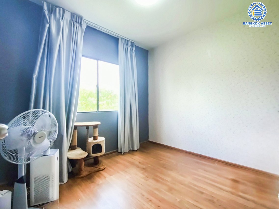 *****ทาวน์เฮ้าส์มือสองนนทบุรี โครงการ พลีโน่ ราชพฤกษ์ เนื้อที่เกือบ 18 ตร.ว. ฟังก์ชัน 3 ห้องนอน 2 ห้องน้ำ 2 ที่จอดรถ หน้าบ้าน และหลังบ้านไม่ชนใคร บนทำเลเดินทางง่าย เชื่อมต่อถนนบางกรวย-ไทรน้อย, ถนนราชพฤกษ์ ใกล้รถไฟฟ้าสายสีม่วง "สถานีบางรักใหญ่" และทางด่วน "ศรีรัช"