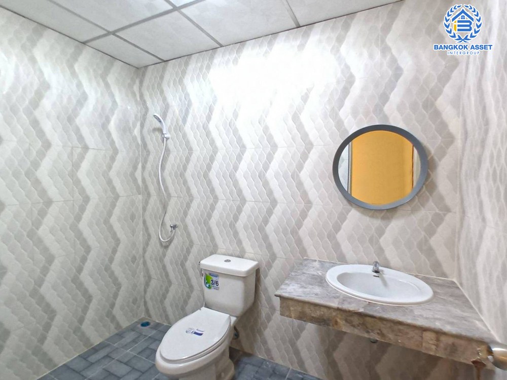 *****ทาวน์เฮ้าส์มือสอง ธราดลวิว รังสิต-นครนายก เนื้อที่ 16 ตร.ว. ฟังก์ชัน 2 ห้องนอน 2 ห้องน้ำ 1 ที่จอดรถ  บ้านสวย ภายในพร้อมเข้าอยู่ ทำเลโครงการยอดเยี่ยม  เชื่อมต่อถนนรังสิต-นครนายก ถนนพหลโยธิน ใกล้รถไฟฟ้าสายสีแดง "สถานีรังสิต"