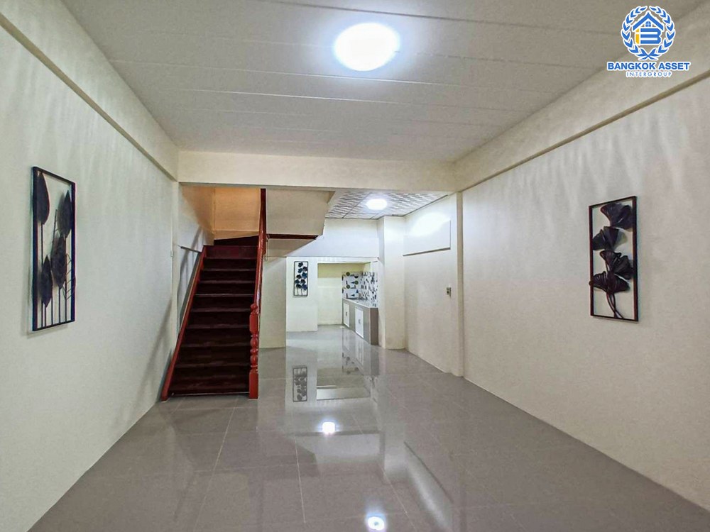 *****ทาวน์เฮ้าส์มือสอง ธราดลวิว รังสิต-นครนายก เนื้อที่ 16 ตร.ว. ฟังก์ชัน 2 ห้องนอน 2 ห้องน้ำ 1 ที่จอดรถ  บ้านสวย ภายในพร้อมเข้าอยู่ ทำเลโครงการยอดเยี่ยม  เชื่อมต่อถนนรังสิต-นครนายก ถนนพหลโยธิน ใกล้รถไฟฟ้าสายสีแดง "สถานีรังสิต"