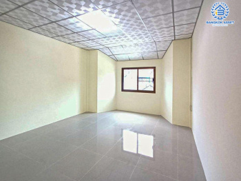 *****ทาวน์เฮ้าส์มือสอง ธราดลวิว รังสิต-นครนายก เนื้อที่ 16 ตร.ว. ฟังก์ชัน 2 ห้องนอน 2 ห้องน้ำ 1 ที่จอดรถ  บ้านสวย ภายในพร้อมเข้าอยู่ ทำเลโครงการยอดเยี่ยม  เชื่อมต่อถนนรังสิต-นครนายก ถนนพหลโยธิน ใกล้รถไฟฟ้าสายสีแดง "สถานีรังสิต"