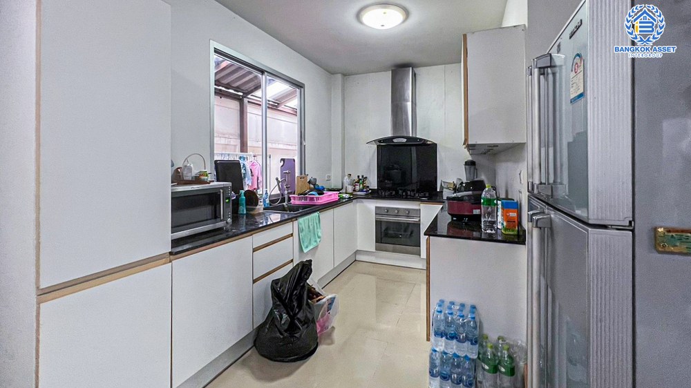 *****บ้านแฝดมือสอง โครงการ รติรมย์ ฟิฟท์ ราชพฤกษ์-ปิ่นเกล้า หลังมุม เนื้อที่ 42 ตร.ว. ฟังก์ชัน 3 ห้องนอน 3 ห้องน้ำ 2 ที่จอดรถ บ้านสภาพดี บรรยากาศเป็นส่วนตัว ให้ความรู้สึกเหมือนบ้านเดี่ยว บนทำเลยอดนิยม เชื่อมต่อถนนสวนผัก ถนนราชพฤกษ์ ถนนบางกรวย-ไทรน้อย ใกล้เซ็นทรัลเวสต์วิลล์ และจุดขึ้นทางด่วน "ศรีรัช"