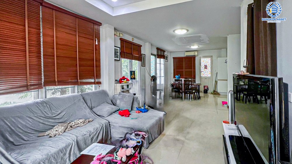 *****บ้านแฝดมือสอง โครงการ รติรมย์ ฟิฟท์ ราชพฤกษ์-ปิ่นเกล้า หลังมุม เนื้อที่ 42 ตร.ว. ฟังก์ชัน 3 ห้องนอน 3 ห้องน้ำ 2 ที่จอดรถ บ้านสภาพดี บรรยากาศเป็นส่วนตัว ให้ความรู้สึกเหมือนบ้านเดี่ยว บนทำเลยอดนิยม เชื่อมต่อถนนสวนผัก ถนนราชพฤกษ์ ถนนบางกรวย-ไทรน้อย ใกล้เซ็นทรัลเวสต์วิลล์ และจุดขึ้นทางด่วน "ศรีรัช"