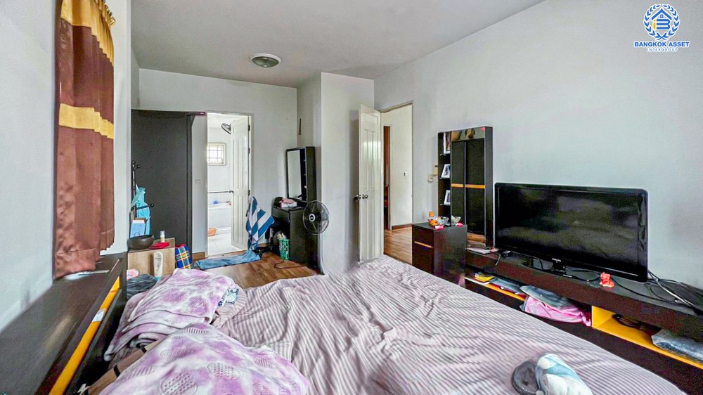 *****บ้านแฝดมือสอง โครงการ รติรมย์ ฟิฟท์ ราชพฤกษ์-ปิ่นเกล้า หลังมุม เนื้อที่ 42 ตร.ว. ฟังก์ชัน 3 ห้องนอน 3 ห้องน้ำ 2 ที่จอดรถ บ้านสภาพดี บรรยากาศเป็นส่วนตัว ให้ความรู้สึกเหมือนบ้านเดี่ยว บนทำเลยอดนิยม เชื่อมต่อถนนสวนผัก ถนนราชพฤกษ์ ถนนบางกรวย-ไทรน้อย ใกล้เซ็นทรัลเวสต์วิลล์ และจุดขึ้นทางด่วน "ศรีรัช"