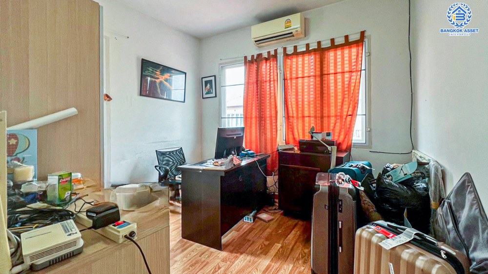 *****บ้านแฝดมือสอง โครงการ รติรมย์ ฟิฟท์ ราชพฤกษ์-ปิ่นเกล้า หลังมุม เนื้อที่ 42 ตร.ว. ฟังก์ชัน 3 ห้องนอน 3 ห้องน้ำ 2 ที่จอดรถ บ้านสภาพดี บรรยากาศเป็นส่วนตัว ให้ความรู้สึกเหมือนบ้านเดี่ยว บนทำเลยอดนิยม เชื่อมต่อถนนสวนผัก ถนนราชพฤกษ์ ถนนบางกรวย-ไทรน้อย ใกล้เซ็นทรัลเวสต์วิลล์ และจุดขึ้นทางด่วน "ศรีรัช"