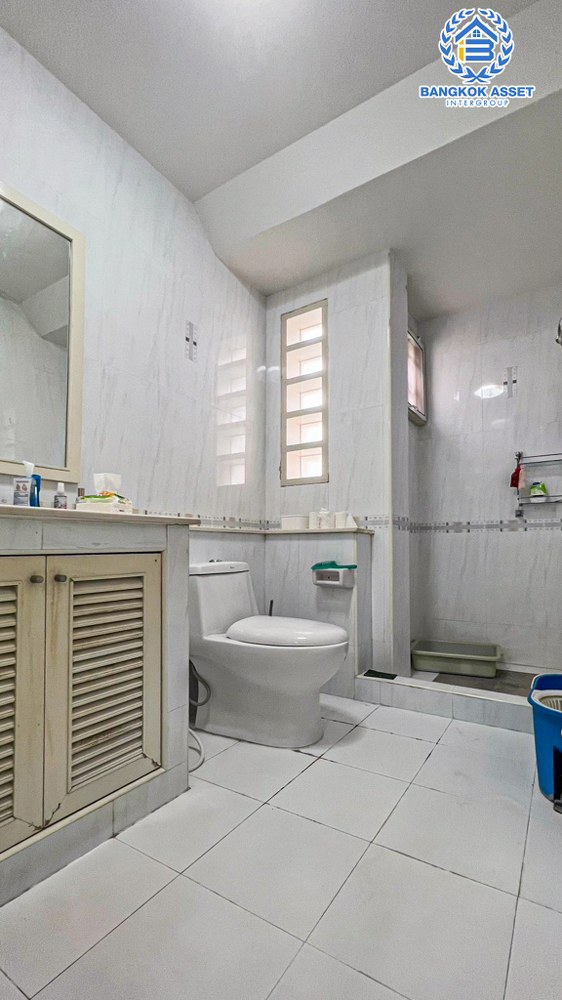 *****บ้านแฝดมือสอง โครงการ รติรมย์ ฟิฟท์ ราชพฤกษ์-ปิ่นเกล้า หลังมุม เนื้อที่ 42 ตร.ว. ฟังก์ชัน 3 ห้องนอน 3 ห้องน้ำ 2 ที่จอดรถ บ้านสภาพดี บรรยากาศเป็นส่วนตัว ให้ความรู้สึกเหมือนบ้านเดี่ยว บนทำเลยอดนิยม เชื่อมต่อถนนสวนผัก ถนนราชพฤกษ์ ถนนบางกรวย-ไทรน้อย ใกล้เซ็นทรัลเวสต์วิลล์ และจุดขึ้นทางด่วน "ศรีรัช"