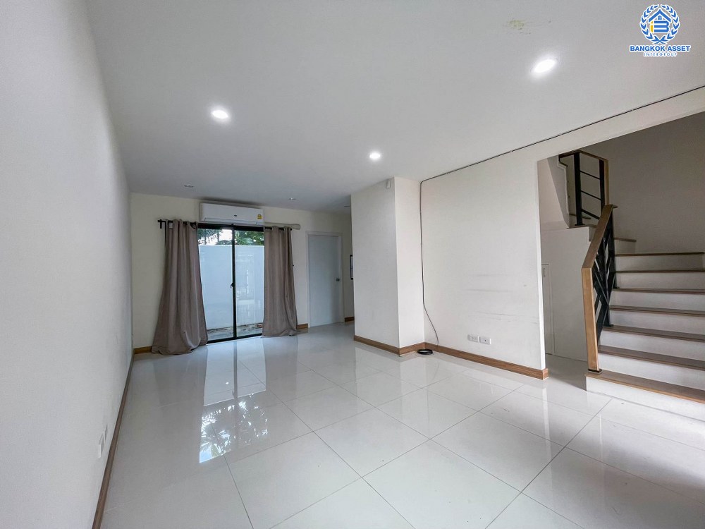 *****ทาวน์เฮ้าส์มือสองย่านนนทบุรี โครงการ เนเชอร่า เทรนด์ รัตนาธิเบศร์-ราชพฤกษ์ เนื้อที่ 18.7 ตร.ว. ฟังก์ชัน 3 ห้องนอน 2 ห้องน้ำ 2 ที่จอดรถ บนทำเลแห่งการเดินทาง เพียง 10 นาทีก็ถึงรถไฟฟ้าสายสีม่วง "สถานีบางพลู" ใกล้ทางด่วน "ศรีรัช"