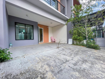 *****ทาวน์เฮ้าส์มือสองย่านนนทบุรี โครงการ เนเชอร่า เทรนด์ รัตนาธิเบศร์-ราชพฤกษ์ เนื้อที่ 18.7 ตร.ว. ฟังก์ชัน 3 ห้องนอน 2 ห้องน้ำ 2 ที่จอดรถ บนทำเลแห่งการเดินทาง เพียง 10 นาทีก็ถึงรถไฟฟ้าสายสีม่วง "สถานีบางพลู" ใกล้ทางด่วน "ศรีรัช"