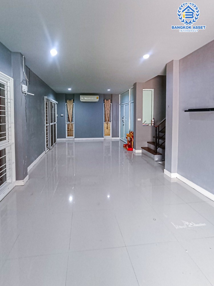 *****บ้านแฝดมือสอง โครงการ ทิพย์พิมาน กรีนวิลล์ กาญจนาภิเษก หลังมุม เนื้อที่ 40.50 ตร.ว. ฟังก์ชัน 3 ห้องนอน 2 ห้องน้ำ 1 ที่จอดรถ บ้านสภาพเหมือนใหม่ พร้อมเข้าอยู่ บนทำเลดี เชื่อมต่อถนนวงแหวนรอบนอก(ตะวันตก) ถนนนครอินทร์ ถนนราชพฤกษ์ ถนนรัตนาธิเบศร์ และจุดขึ้นทางด่วน "ศรีรัช"