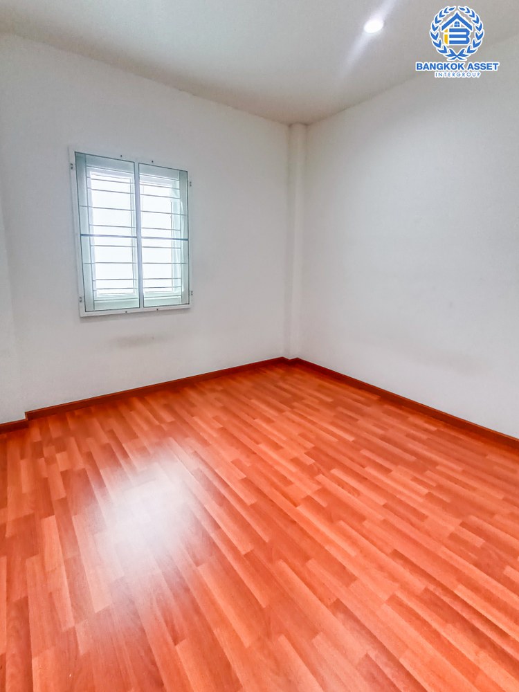 *****บ้านแฝดมือสอง โครงการ ทิพย์พิมาน กรีนวิลล์ กาญจนาภิเษก หลังมุม เนื้อที่ 40.50 ตร.ว. ฟังก์ชัน 3 ห้องนอน 2 ห้องน้ำ 1 ที่จอดรถ บ้านสภาพเหมือนใหม่ พร้อมเข้าอยู่ บนทำเลดี เชื่อมต่อถนนวงแหวนรอบนอก(ตะวันตก) ถนนนครอินทร์ ถนนราชพฤกษ์ ถนนรัตนาธิเบศร์ และจุดขึ้นทางด่วน "ศรีรัช"