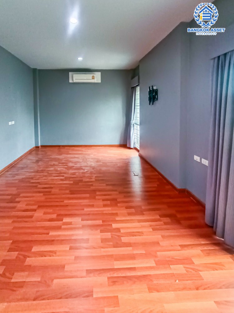 *****บ้านแฝดมือสอง โครงการ ทิพย์พิมาน กรีนวิลล์ กาญจนาภิเษก หลังมุม เนื้อที่ 40.50 ตร.ว. ฟังก์ชัน 3 ห้องนอน 2 ห้องน้ำ 1 ที่จอดรถ บ้านสภาพเหมือนใหม่ พร้อมเข้าอยู่ บนทำเลดี เชื่อมต่อถนนวงแหวนรอบนอก(ตะวันตก) ถนนนครอินทร์ ถนนราชพฤกษ์ ถนนรัตนาธิเบศร์ และจุดขึ้นทางด่วน "ศรีรัช"