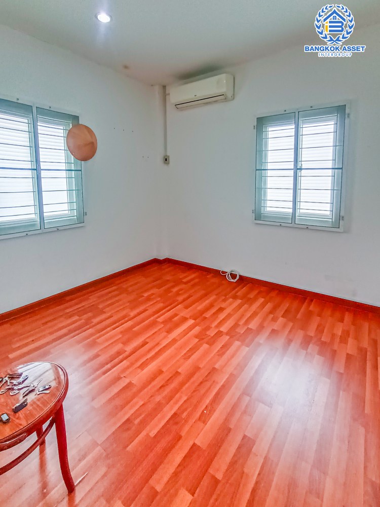 *****บ้านแฝดมือสอง โครงการ ทิพย์พิมาน กรีนวิลล์ กาญจนาภิเษก หลังมุม เนื้อที่ 40.50 ตร.ว. ฟังก์ชัน 3 ห้องนอน 2 ห้องน้ำ 1 ที่จอดรถ บ้านสภาพเหมือนใหม่ พร้อมเข้าอยู่ บนทำเลดี เชื่อมต่อถนนวงแหวนรอบนอก(ตะวันตก) ถนนนครอินทร์ ถนนราชพฤกษ์ ถนนรัตนาธิเบศร์ และจุดขึ้นทางด่วน "ศรีรัช"