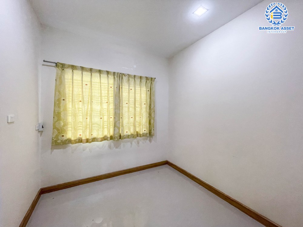 *****ทาวน์เฮ้าส์มือสอง โครงการ โกลเด้นทาวน์ วงศ์สว่าง-รัชดา บนเนื้อที่ 21.3 ตร.ว. ฟังก์ชัน 3 ห้องนอน 3 ห้องน้ำ 2 ที่จอดรถ บ้านสวยดีไซน์โมเดิร์น ภายในสภาพเหมือนใหม่ พร้อมเข้าอยู่ได้ทันที การเดินทางสะดวกสบาย ใช้เวลาเพียง 7 นาทีก็ถึงรถไฟฟ้าสายสีม่วง "สถานีแยกติวานนท์" และใกล้ทางด่วน "พระราม7"