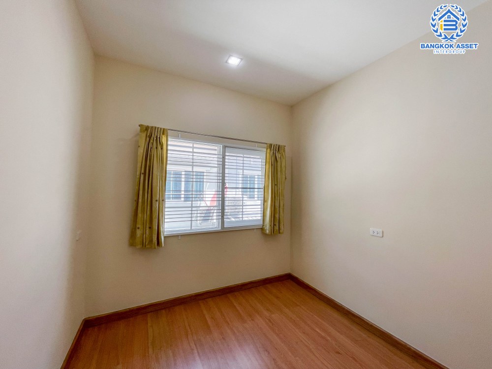 *****ทาวน์เฮ้าส์มือสอง โครงการ โกลเด้นทาวน์ วงศ์สว่าง-รัชดา บนเนื้อที่ 21.3 ตร.ว. ฟังก์ชัน 3 ห้องนอน 3 ห้องน้ำ 2 ที่จอดรถ บ้านสวยดีไซน์โมเดิร์น ภายในสภาพเหมือนใหม่ พร้อมเข้าอยู่ได้ทันที การเดินทางสะดวกสบาย ใช้เวลาเพียง 7 นาทีก็ถึงรถไฟฟ้าสายสีม่วง "สถานีแยกติวานนท์" และใกล้ทางด่วน "พระราม7"