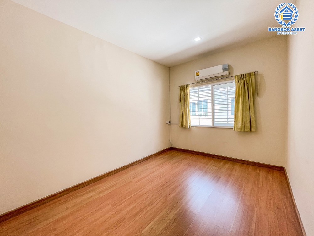 *****ทาวน์เฮ้าส์มือสอง โครงการ โกลเด้นทาวน์ วงศ์สว่าง-รัชดา บนเนื้อที่ 21.3 ตร.ว. ฟังก์ชัน 3 ห้องนอน 3 ห้องน้ำ 2 ที่จอดรถ บ้านสวยดีไซน์โมเดิร์น ภายในสภาพเหมือนใหม่ พร้อมเข้าอยู่ได้ทันที การเดินทางสะดวกสบาย ใช้เวลาเพียง 7 นาทีก็ถึงรถไฟฟ้าสายสีม่วง "สถานีแยกติวานนท์" และใกล้ทางด่วน "พระราม7"