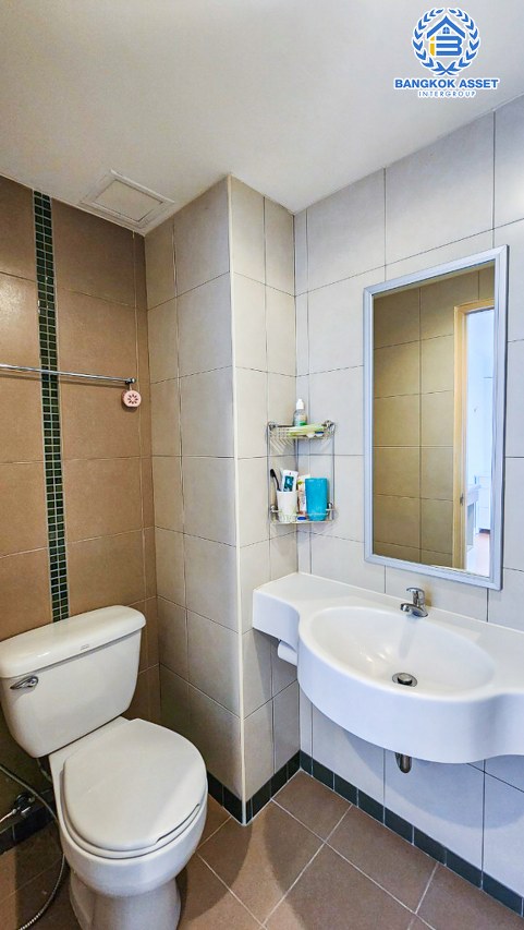 คอนโดมิเนียมมือสองกรุงเทพมหานคร โครงการ ลุมพินี คอนโดทาวน์ บางเเค เนื้อที่กว้าง 30.31 ตร.ม. ฟังก์ชัน 1 ห้องนอน 1 ห้องน้ำ คอนโดสภาพดี บนทำเลเดินทางสะดวก ใกล้ทางด่วน "ศรีรัช" และรถไฟฟ้าสายสีน้ำเงิน "สถานีบางแค" เพียง 700 เมตรเท่านั้น! ราคาถูดสุดในย่านนี้