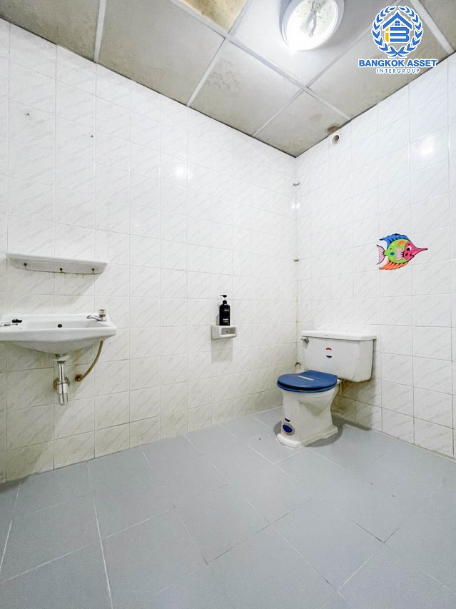 *****ทาวน์เฮ้าส์มือสองกรุงเทพมหานคร หมู่บ้าน จงสุข วงศ์สว่าง19 เนื้อที่ 17.7 ตร.ว. ฟังก์ชัน 2 ห้องนอน 2 ห้องน้ำ บนทำเลเดินทางสะดวกสุดๆ เชื่อมต่อ ถนนวงศ์สว่าง, ถนนกรุงเทพ-นนทบุรี เพียง 7 นาทีก็ถึงรถไฟฟ้าสายสีม่วง "สถานีวงศ์สว่าง" และใกล้จุดขึ้นทางด่วน "ศรีรัช"