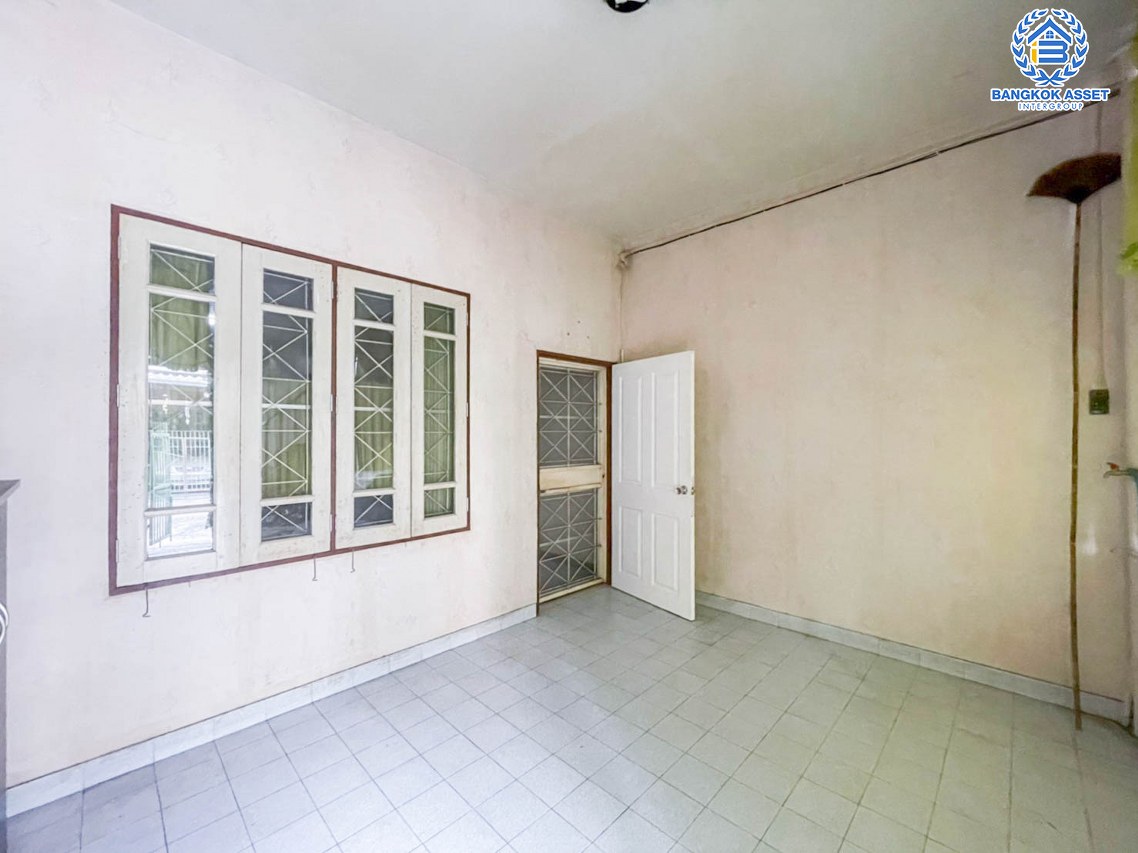 *****ทาวน์เฮ้าส์มือสองกรุงเทพมหานคร หมู่บ้าน จงสุข วงศ์สว่าง19 เนื้อที่ 17.7 ตร.ว. ฟังก์ชัน 2 ห้องนอน 2 ห้องน้ำ บนทำเลเดินทางสะดวกสุดๆ เชื่อมต่อ ถนนวงศ์สว่าง, ถนนกรุงเทพ-นนทบุรี เพียง 7 นาทีก็ถึงรถไฟฟ้าสายสีม่วง "สถานีวงศ์สว่าง" และใกล้จุดขึ้นทางด่วน "ศรีรัช"