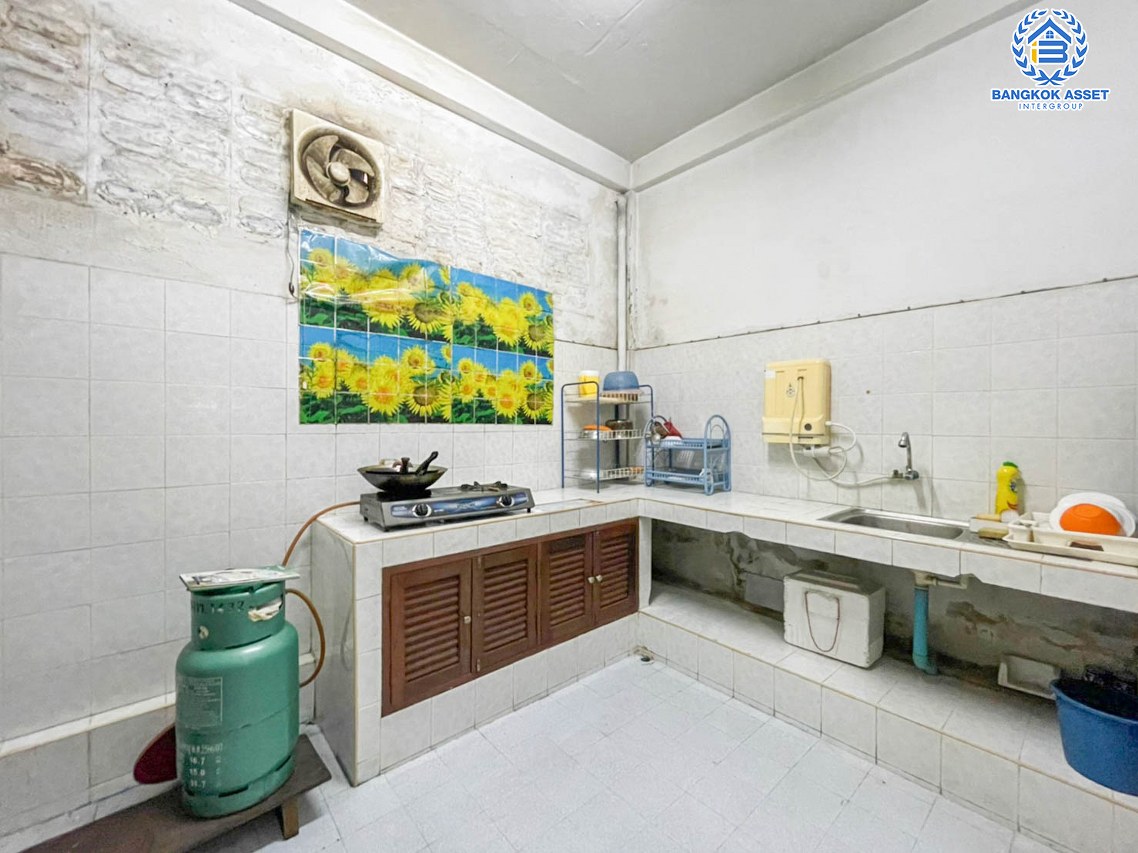 *****ทาวน์เฮ้าส์มือสองกรุงเทพมหานคร หมู่บ้าน จงสุข วงศ์สว่าง19 เนื้อที่ 17.7 ตร.ว. ฟังก์ชัน 2 ห้องนอน 2 ห้องน้ำ บนทำเลเดินทางสะดวกสุดๆ เชื่อมต่อ ถนนวงศ์สว่าง, ถนนกรุงเทพ-นนทบุรี เพียง 7 นาทีก็ถึงรถไฟฟ้าสายสีม่วง "สถานีวงศ์สว่าง" และใกล้จุดขึ้นทางด่วน "ศรีรัช"