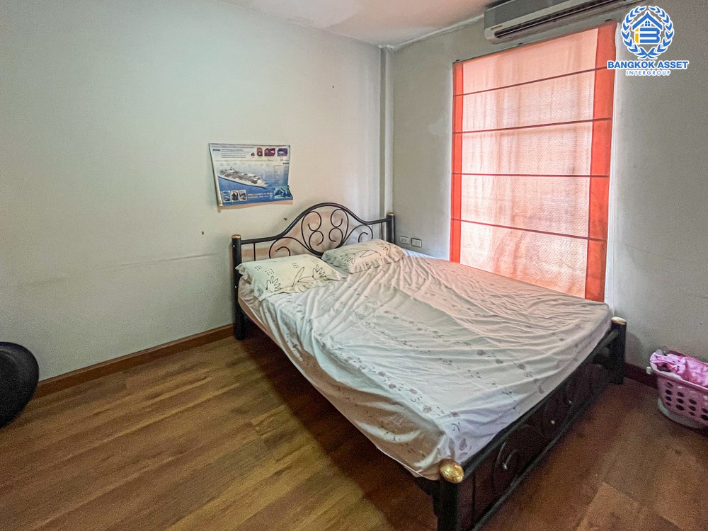 *****ทาวน์โฮมมือสอง โครงการ บ้านกลางเมือง ลาดพร้าว-โชคชัย4 เนื้อที่ 21.90 ตร.ว. ฟังก์ชัน 3 ห้องนอน 4 ห้องน้ำ สภาพพร้อมเข้าอยู่ บนทำเลแห่งศักยภาพที่หลายคนตามหา เชื่อมต่อถนนเลียบทางด่วนเอกมัย-รามอินทรา ใกล้เซ็นทรัลอีสต์วิว และรถไฟฟ้าสายสีเหลือง "สถานีโชคชัย 4"